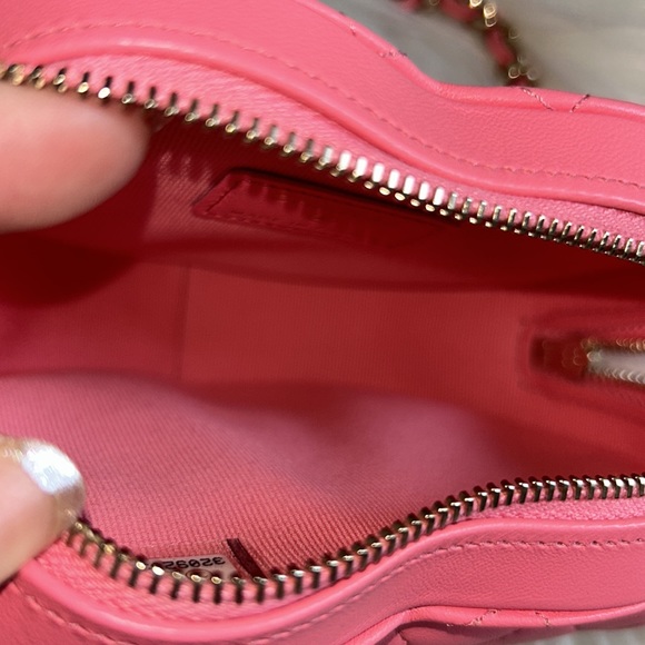 NEW Chanel Pink Heart Bag 22S - Picture 15 of 17